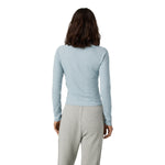 Vuori 02. WOMENS APPAREL - WOMENS LS SHIRTS - WOMENS LS CASUAL Women's Long Sleeve Pose Crew BHZ BLUE HAZE