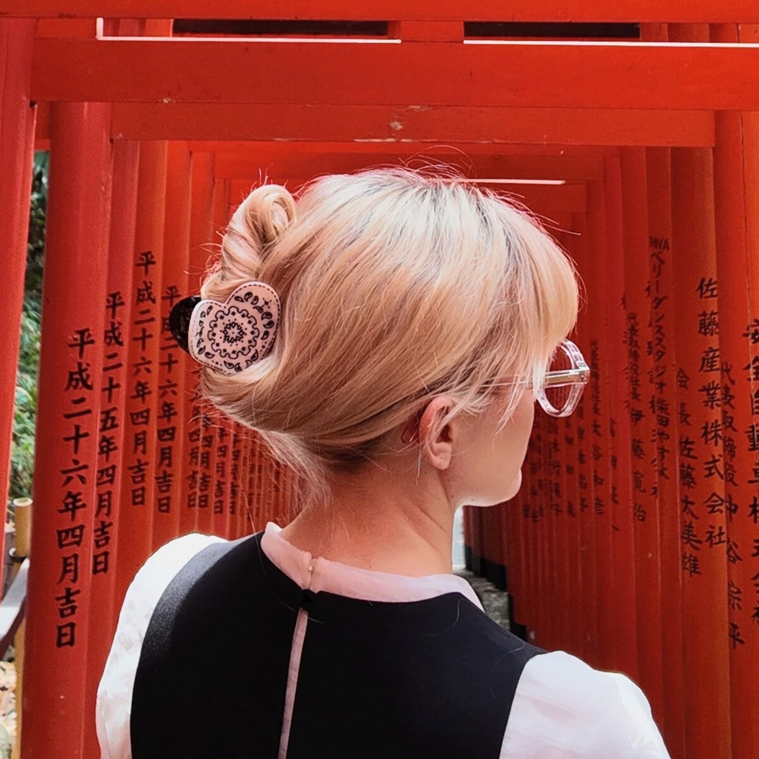 Solar Eclipse 10. GIFTS|ACCESSORIES - WOMENS ACCESSORIES - WOMENS HAIR ACCESSORIES Women's Hand-Painted Paisley Heart Claw Hair Clip BLACK|WHITE