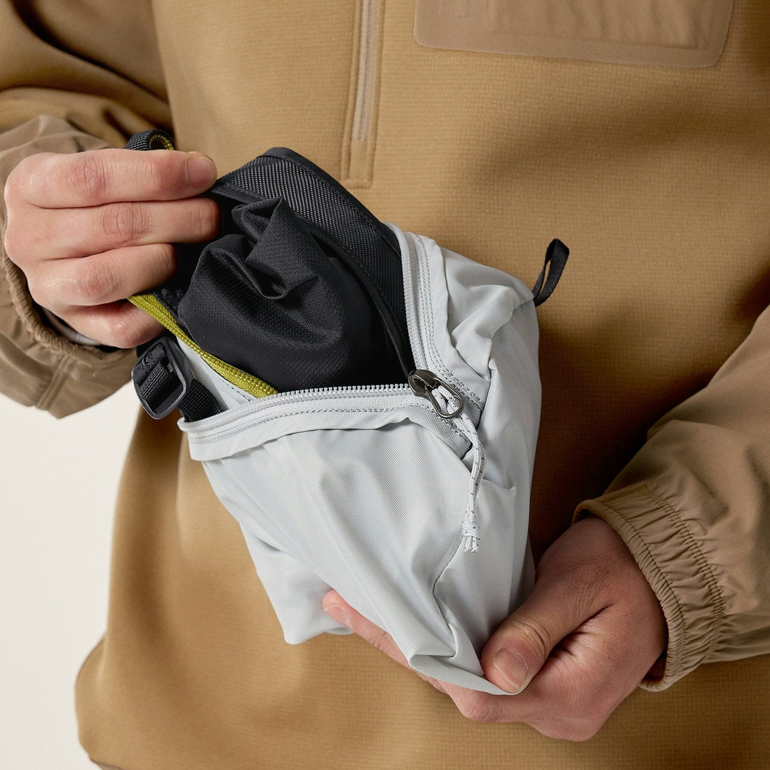 Arc'teryx 16. RANDOM - RANDOM - BULK SALE Heliad 15L Backpack BLACK | OLIVE MOSS