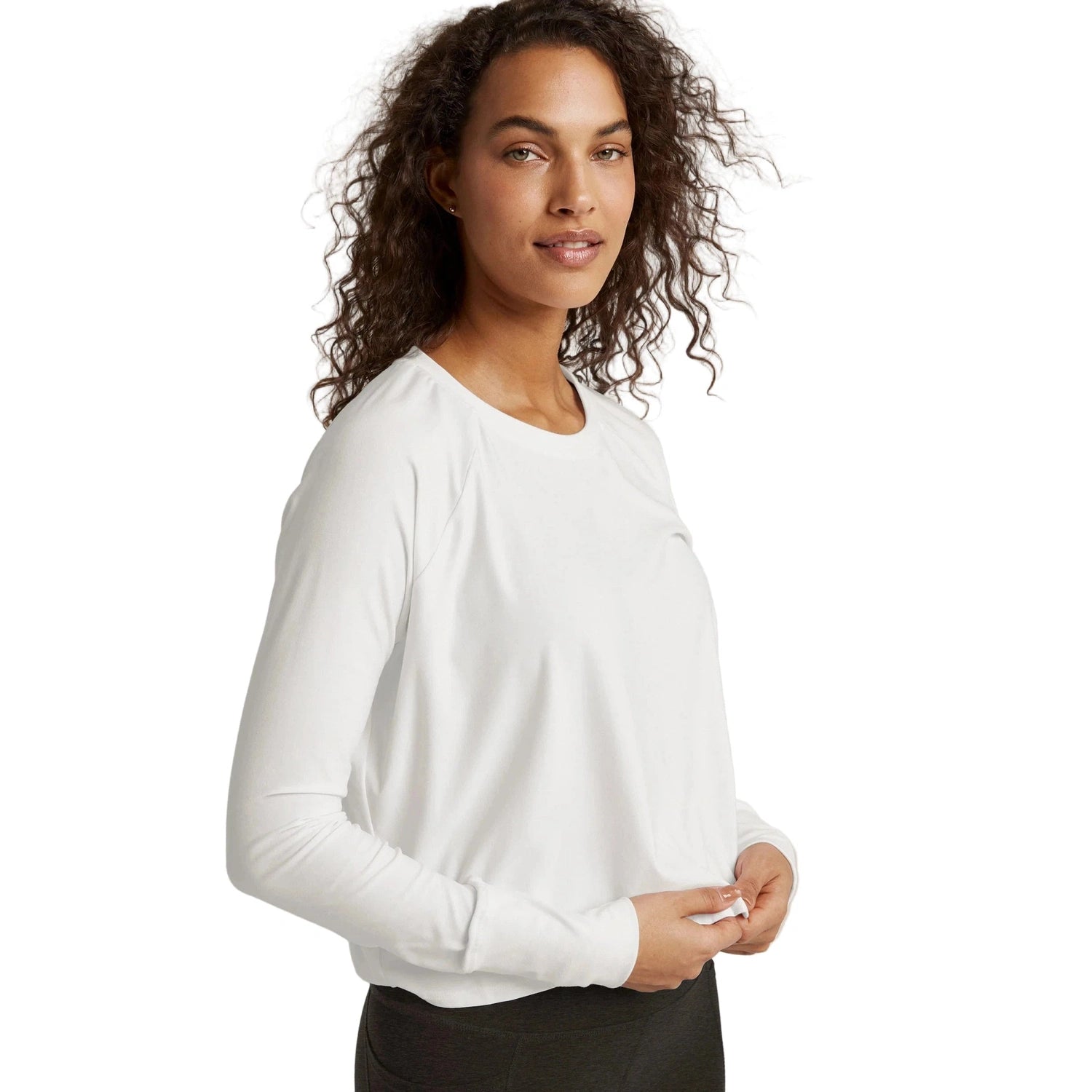 Beyond Yoga 02. WOMENS APPAREL - WOMENS LS SHIRTS - WOMENS LS CASUAL Women's Featherweight Daydreamer Pullover CLOUD WHITE