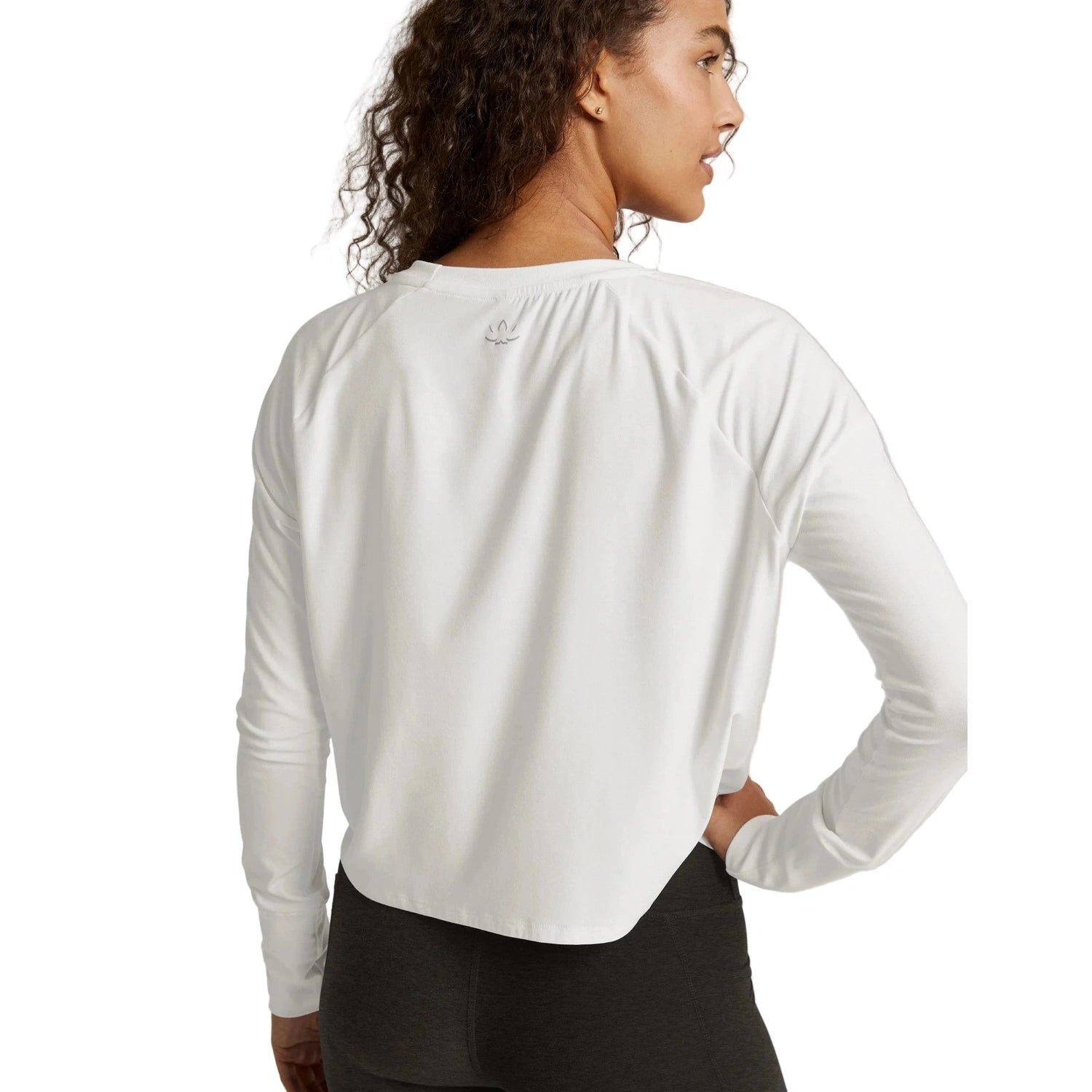 Beyond Yoga 02. WOMENS APPAREL - WOMENS LS SHIRTS - WOMENS LS CASUAL Women's Featherweight Daydreamer Pullover CLOUD WHITE