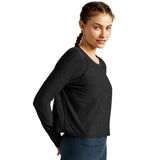 Beyond Yoga 02. WOMENS APPAREL - WOMENS LS SHIRTS - WOMENS LS CASUAL Women's Featherweight Daydreamer Pullover DARKEST NIGHT