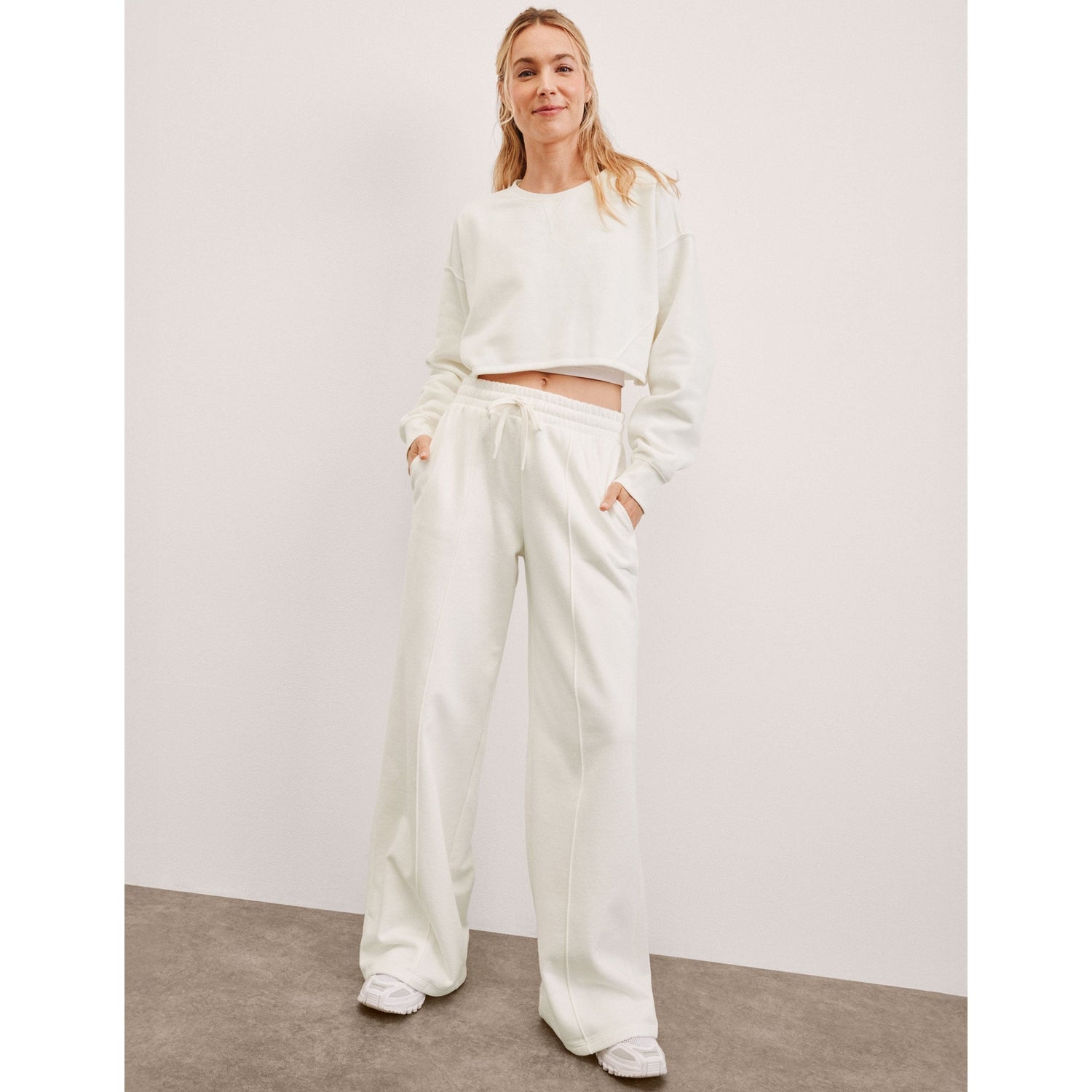 Beyond Yoga 02. WOMENS APPAREL - WOMENS PANTS - WOMENS PANTS LOUNGE Women's Luxefleece Pintuck Wide Leg Pant FRESH SNOW