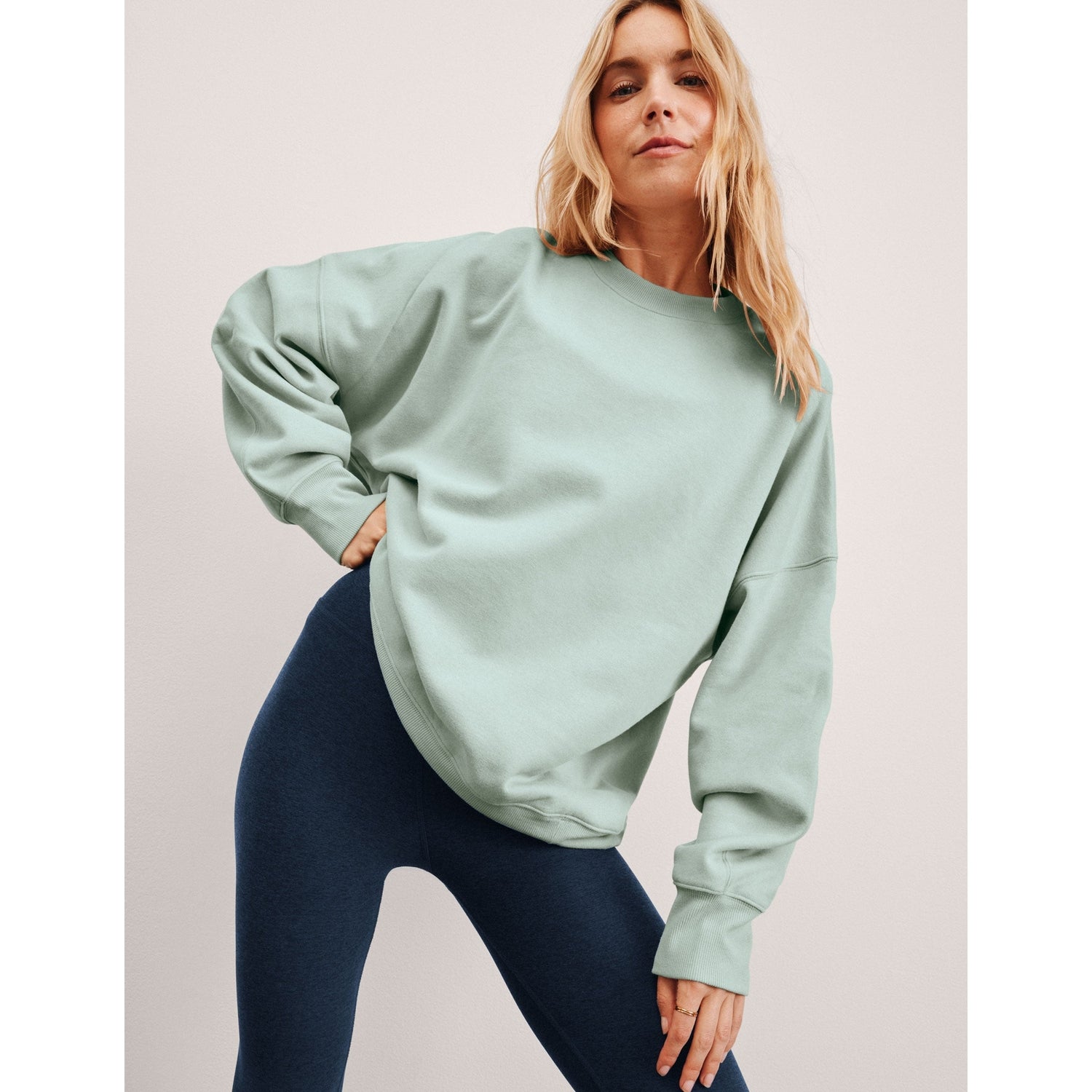 Beyond Yoga 02. WOMENS APPAREL - WOMENS HOODIES|SWEATERS - WOMENS PO SWEATERS Women's Luxefleece Oversized Sweatshirt PALE BLUE