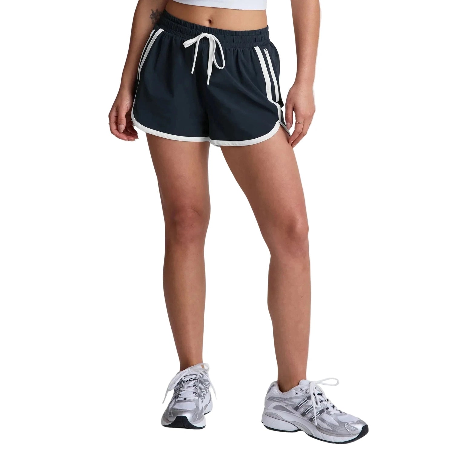 Beyond Yoga 02. WOMENS APPAREL - WOMENS SHORTS - WOMENS SHORTS CASUAL Women's Stretch Woven The Course 2.5" Short NOCTURNAL NAVY|TRUE WHITE