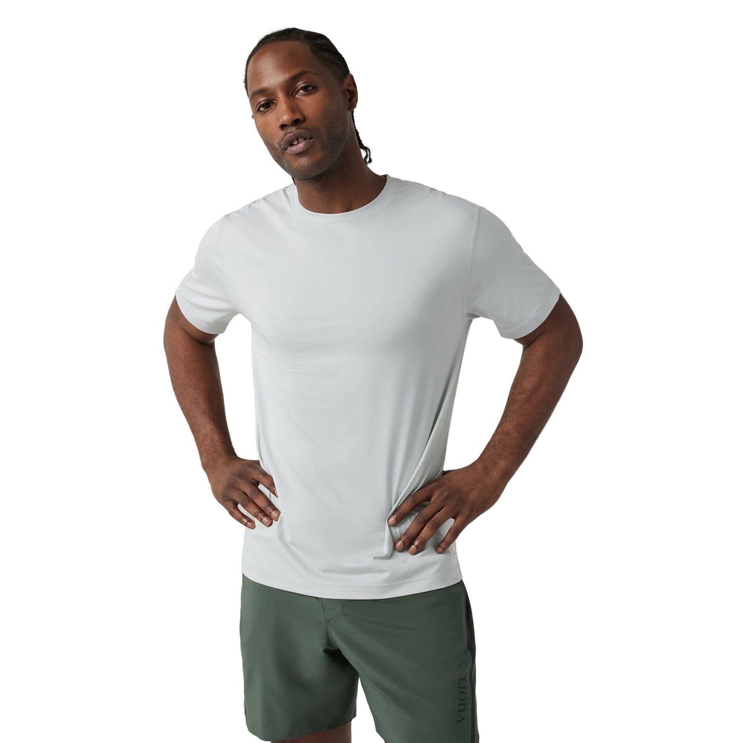 Vuori 01. MENS APPAREL - MENS SS SHIRTS - MENS SS ACTIVE Men's Tradewind Performance Tee 2.0 HGY SKY GREY HEATHER