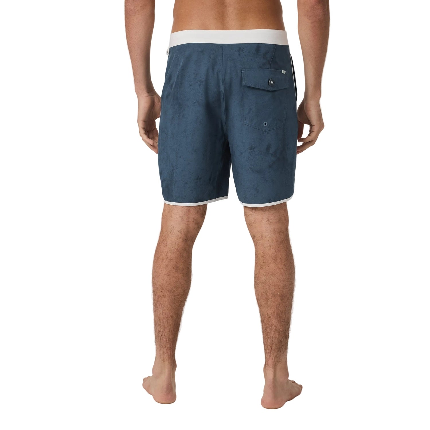 Vuori 01. MENS APPAREL - MENS SHORTS - MENS SHORTS SWIM Men's Cruise Boardshort BET BLUE SEA TREAD