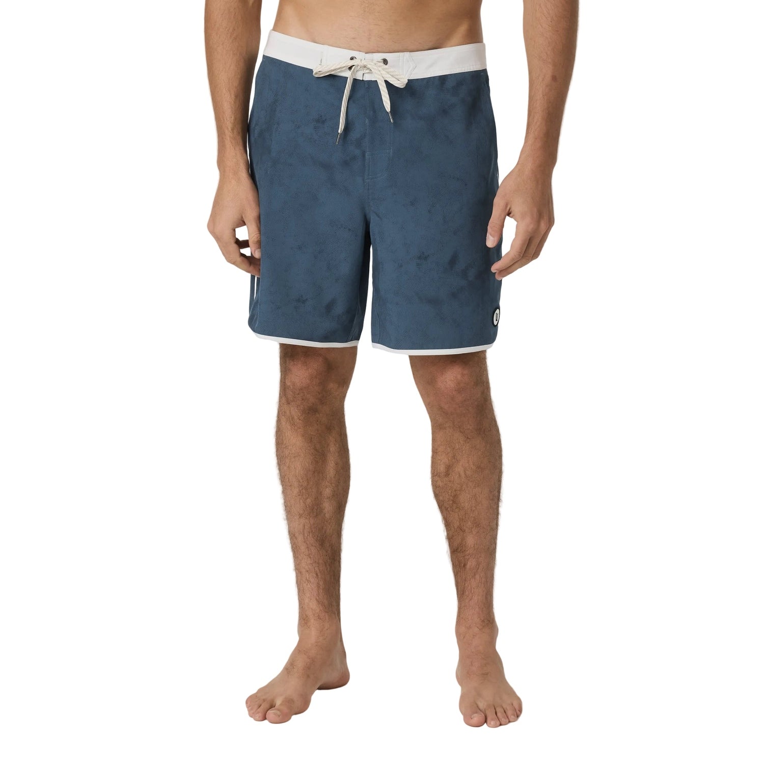 Vuori 01. MENS APPAREL - MENS SHORTS - MENS SHORTS SWIM Men's Cruise Boardshort BET BLUE SEA TREAD