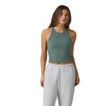 Vuori 02. WOMENS APPAREL - WOMENS SS SHIRTS - WOMENS TANK CASUAL Women's Pose Plyo Tank AGG AGATE GREEN