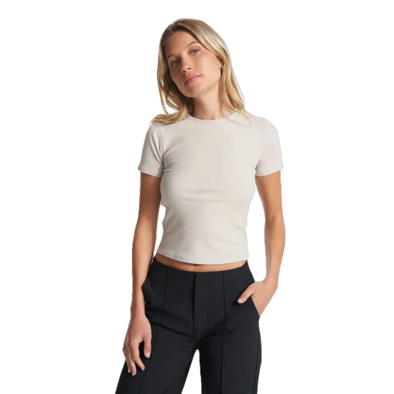 Vuori 02. WOMENS APPAREL - WOMENS SS SHIRTS - WOMENS SS CASUAL Women's Pose Fitted Tee SUE SUEDE