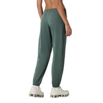 Vuori 02. WOMENS APPAREL - WOMENS PANTS - WOMENS PANTS LOUNGE Women's Halo Modern Sweatpant AGG AGATE GREEN