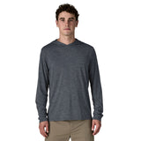 Patagonia 01. MENS APPAREL - MENS LS SHIRTS - MENS LS HOODY Men's Capilene® Cool Daily Hoody SBLX SMOLDER BLUE - LIGHT SMOLDER BLUE X-DYE (S26)