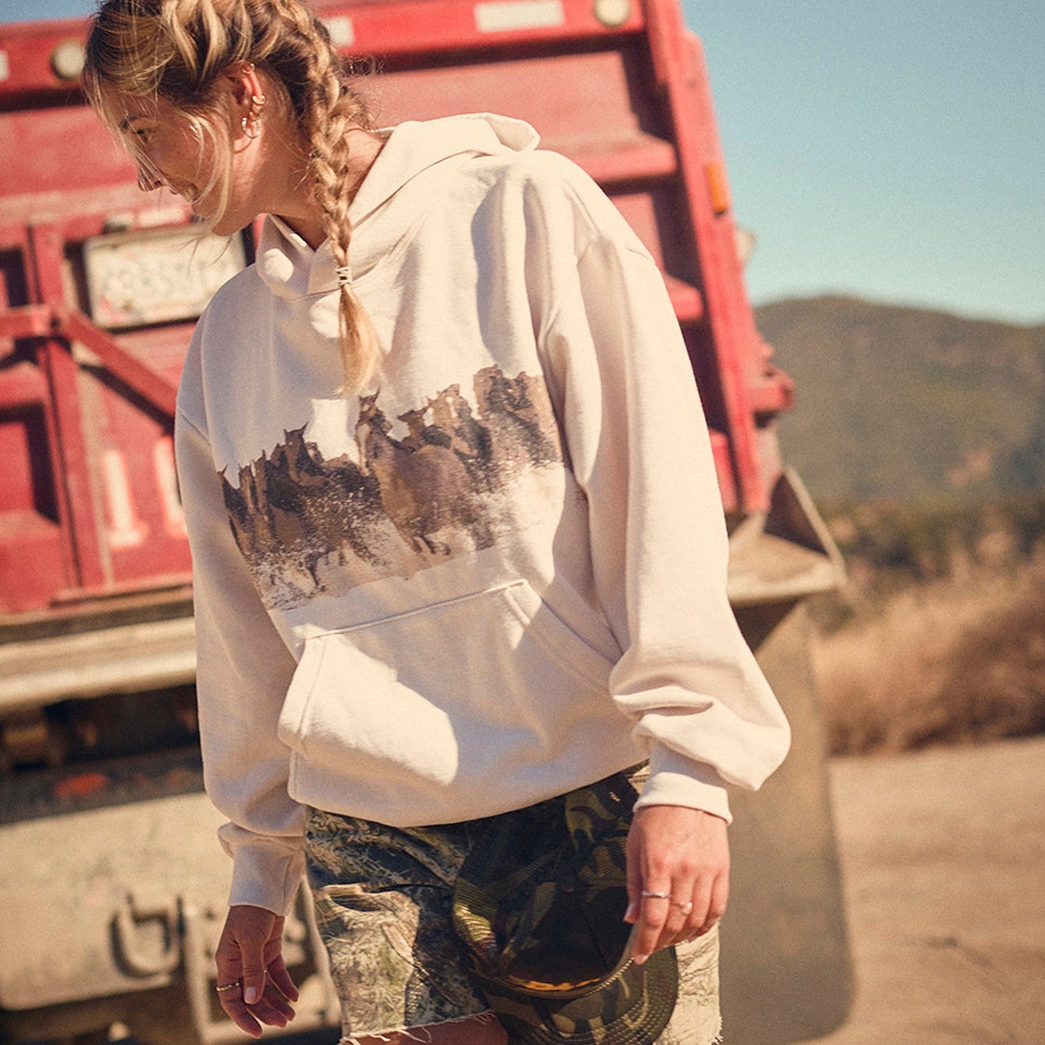 DARLIN' 02. WOMENS APPAREL - WOMENS HOODIES|SWEATERS - WOMENS PO HOODY Women's Wild Horses Hoodie CREME