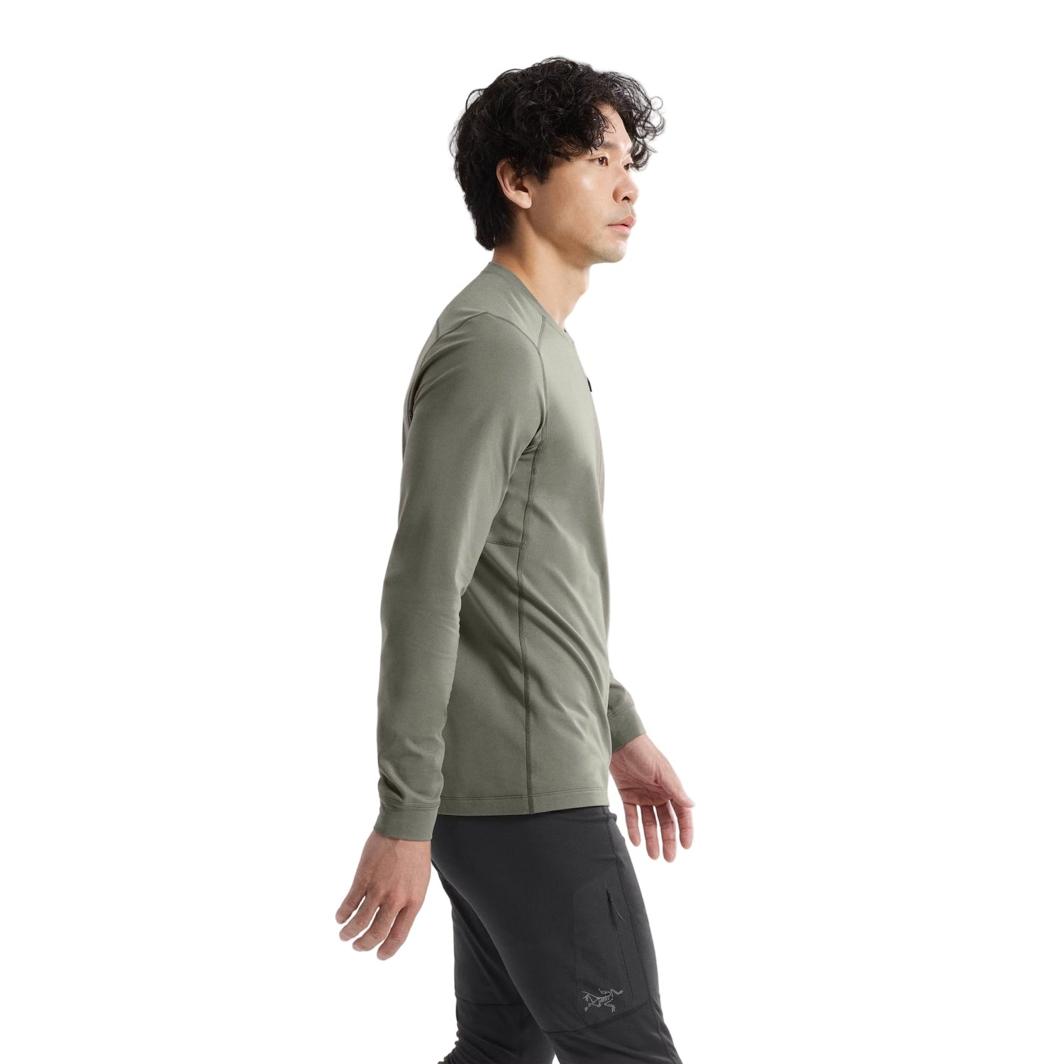 Arc'teryx 01. MENS APPAREL - MENS SKI - MENS THERMAL TOPS Men's Rho LT Crew Neck FORAGE|TATSU