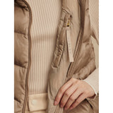 Varley 02. WOMENS APPAREL - WOMENS VEST - WOMENS VEST INSULATED Women's Bextor Lightweight Down Gilet SITA SIMPLY TAUPE