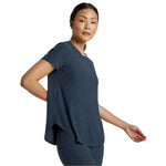 Beyond Yoga 02. WOMENS APPAREL - WOMENS SS SHIRTS - WOMENS SS ACTIVE Women's Featherweight On The Down Low Tee NOCTURNAL NAVY