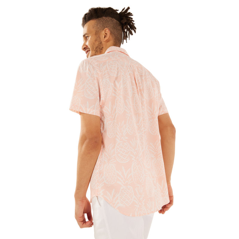 Chubbies 01. MENS APPAREL - MENS SS SHIRTS - MENS SS BUTTON UP Men's BreezeTech 2.0 Friday Shirt THE THIGH NAPPLE - PEACH KEEN