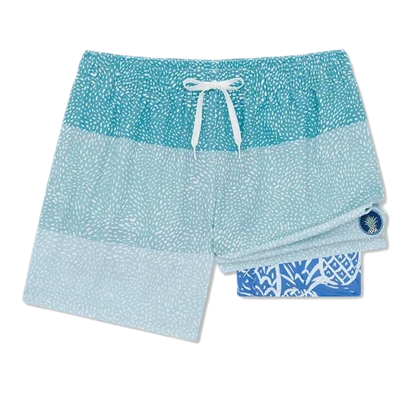 Chubbies 01. MENS APPAREL - MENS SHORTS - MENS SHORTS ACTIVE Men's The Classic Trunk - 5.5 in THE WHALE SHARKS