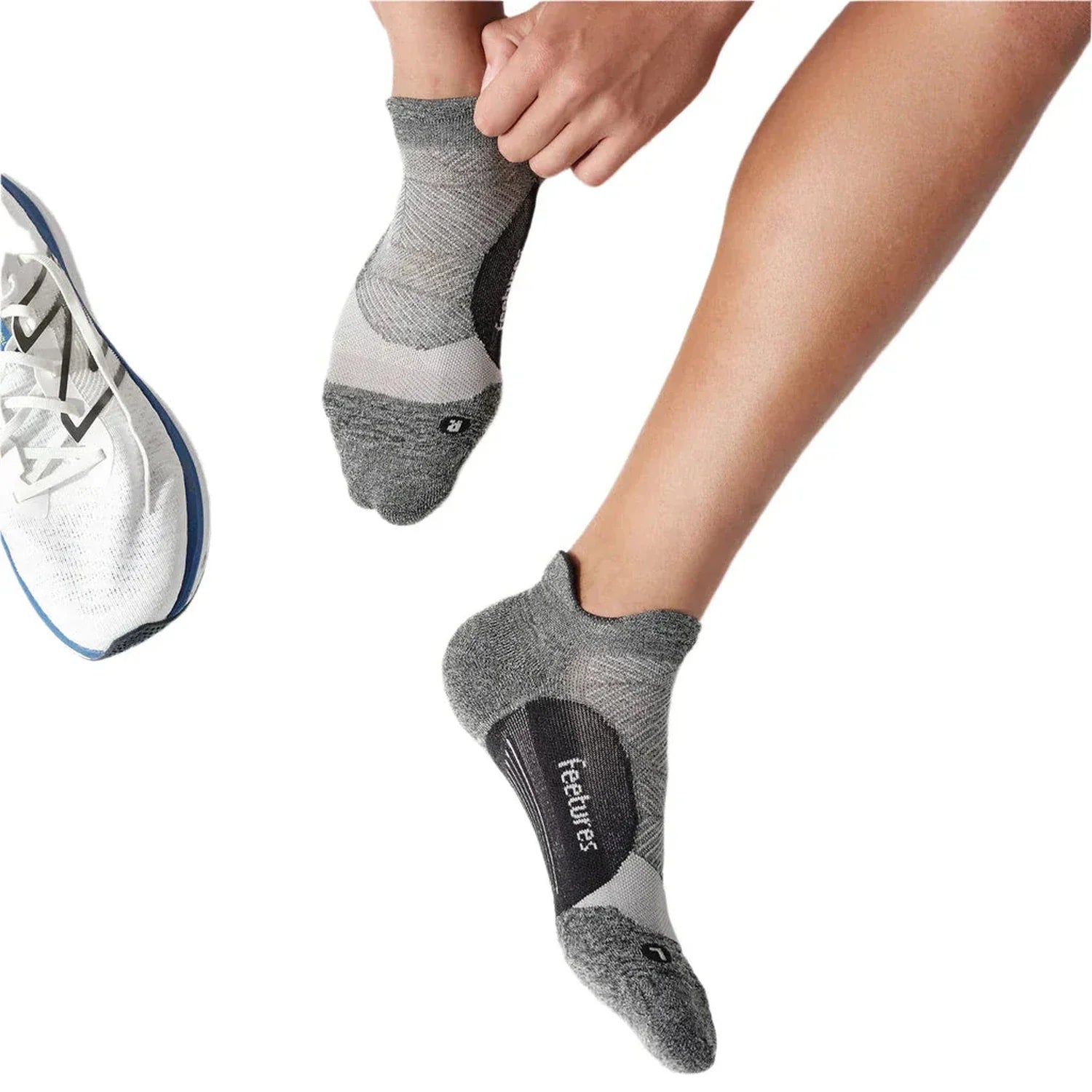 Feetures 06. SOCKS - MENS SOCKS - MENS SOCKS LOW Elite Light Cushion No Show Tab Socks GRAY