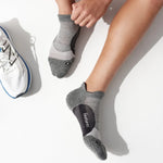 Feetures 06. SOCKS - MENS SOCKS - MENS SOCKS LOW Elite Light Cushion No Show Tab Socks GRAY