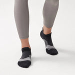 Feetures 06. SOCKS - MENS SOCKS - MENS SOCKS LOW Elite Light Cushion No Show Tab Socks BLACK