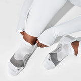 Feetures 06. SOCKS - MENS SOCKS - MENS SOCKS LOW Elite Light Cushion No Show Tab Socks WHITE