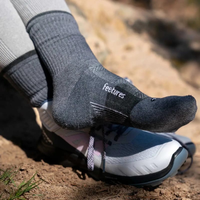 Feetures 19. SOCKS Men's Elite Trail Mini Crew Max Cushion GRAY