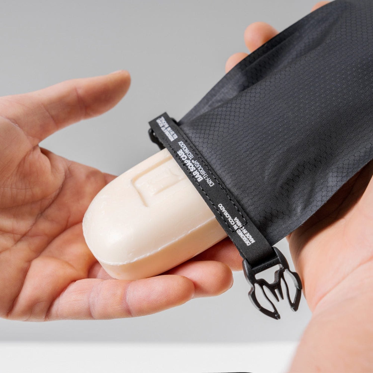 Matador 09. PACKS|LUGGAGE - LUGGAGE - LUGGAGE ACCESSORIES Flatpak Soap Bar Case | Charcoal