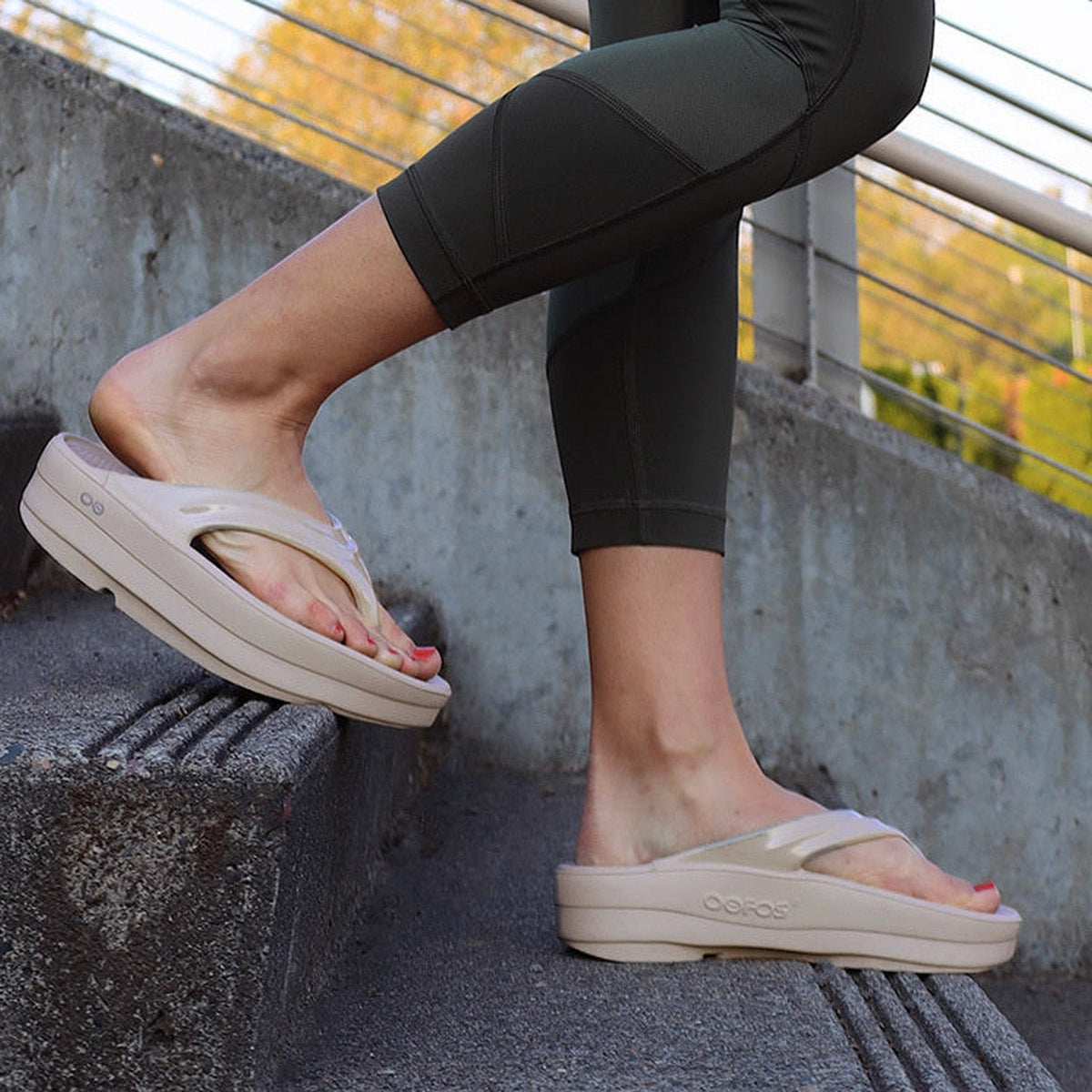 Women’s Oomega Oolala Thong Sandal OOFOS