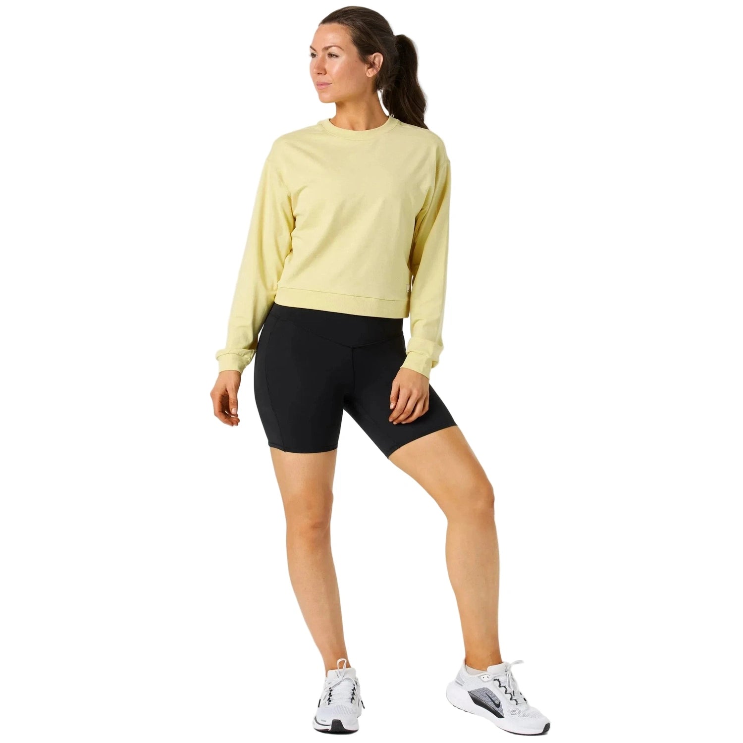 Vuori 02. WOMENS APPAREL - WOMENS SHORTS - WOMENS SHORTS ACTIVE Women's Vuori AllTheForm Pocket 6" Short BLK BLACK