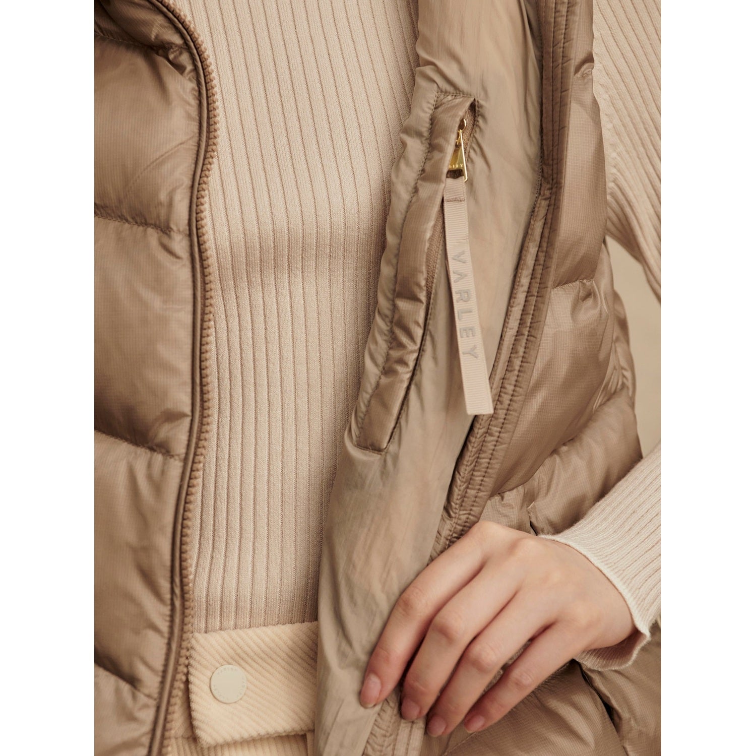 Varley 02. WOMENS APPAREL - WOMENS VEST - WOMENS VEST INSULATED Women's Bextor Lightweight Down Gilet SITA SIMPLY TAUPE