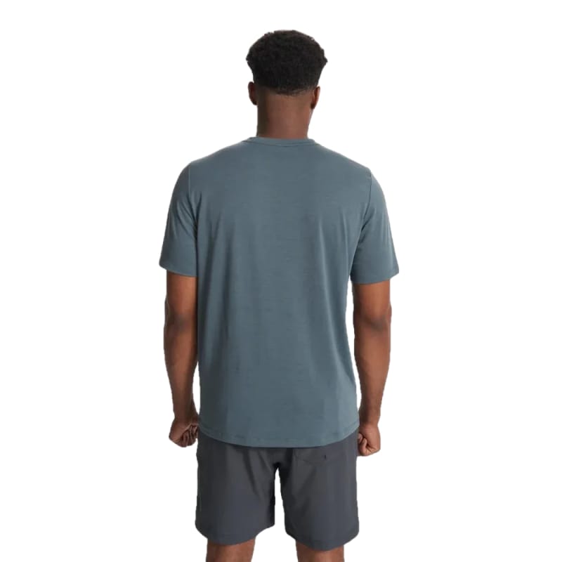 Vuori 01. MENS APPAREL - MENS SS SHIRTS - MENS SS ACTIVE Men's Current Tech Tee LAK LAKE