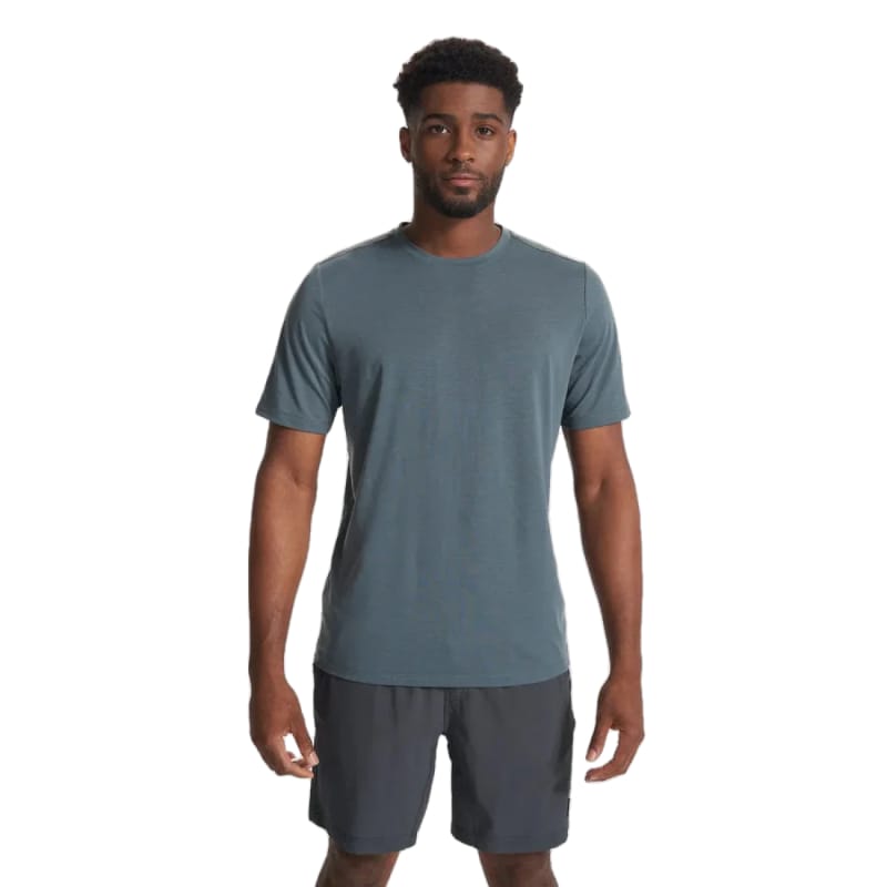 Vuori 01. MENS APPAREL - MENS SS SHIRTS - MENS SS ACTIVE Men's Current Tech Tee LAK LAKE