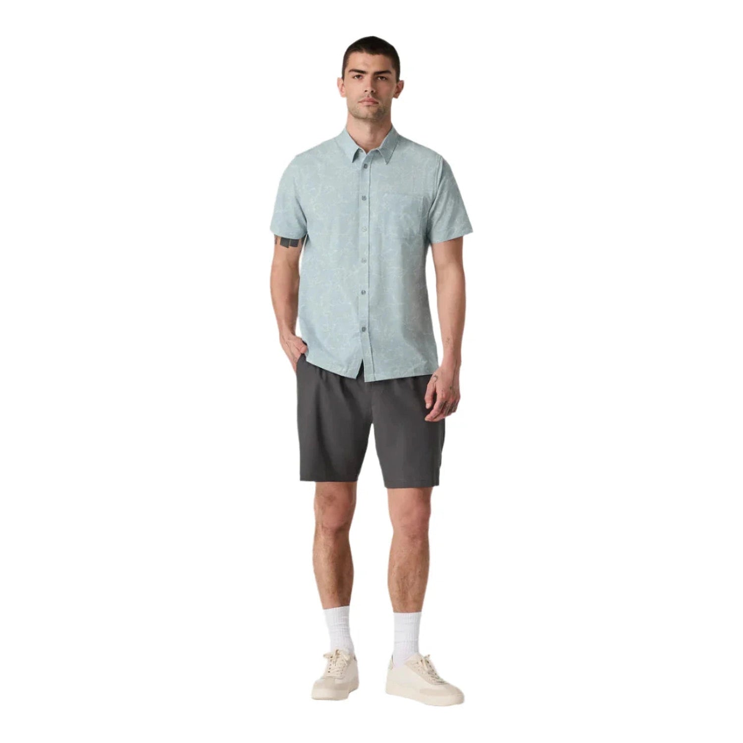 Vuori 01. MENS APPAREL - MENS SS SHIRTS - MENS SS BUTTON UP Men's Short Sleeve Bridge Button Down CBD CHALK BLUE DRAWN