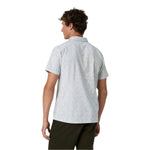 Vuori 01. MENS APPAREL - MENS SS SHIRTS - MENS SS BUTTON UP Men's Short Sleeve Bridge Button Down FGL FROST GREY WATER LILY