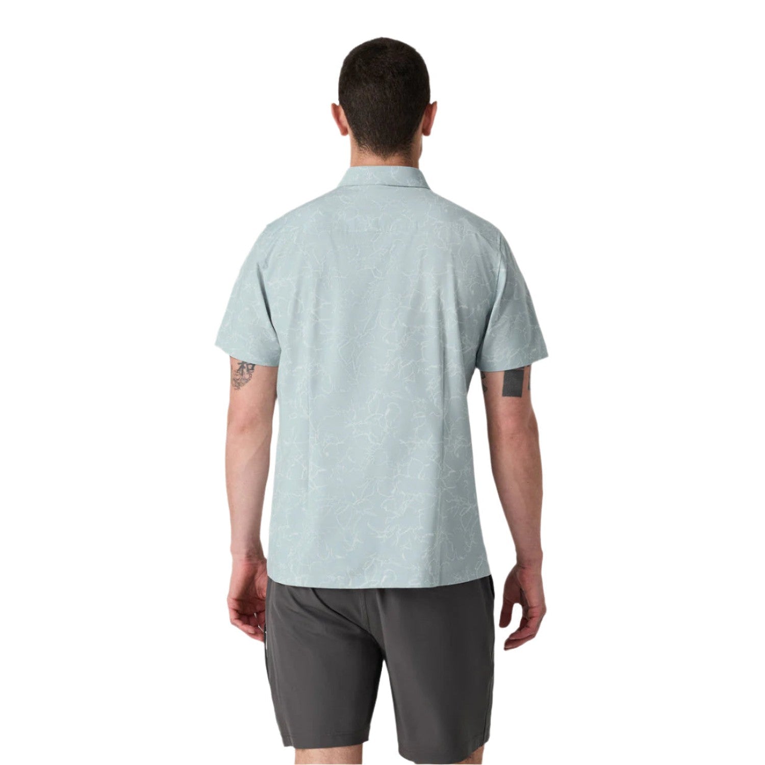 Vuori 01. MENS APPAREL - MENS SS SHIRTS - MENS SS BUTTON UP Men's Short Sleeve Bridge Button Down CBD CHALK BLUE DRAWN