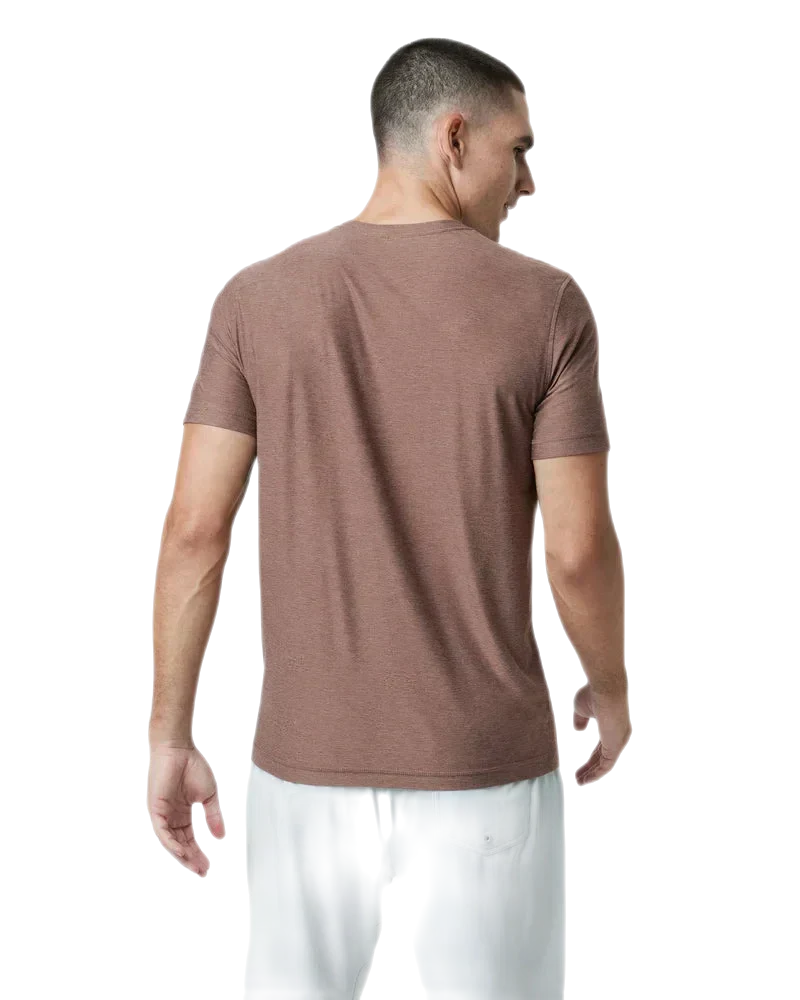 Vuori 01. MENS APPAREL - MENS SS SHIRTS - MENS SS ACTIVE Men's Strato Tech Tee HCV CLOVE HEATHER