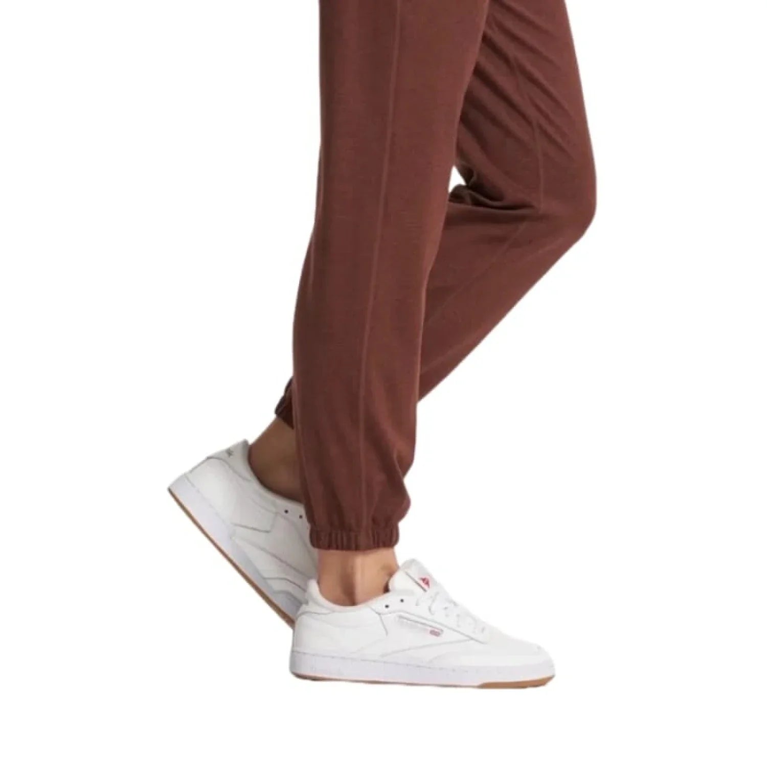 Vuori 02. WOMENS APPAREL - WOMENS PANTS - WOMENS PANTS LOUNGE Women's Boyfriend Jogger HCD CEDAR HEATHER