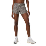 Vuori 02. WOMENS APPAREL - WOMENS SHORTS - WOMENS SHORTS ACTIVE Women's Clementine Short 2.0 - 4 in SPI SMOKEY TAUPE IRIS