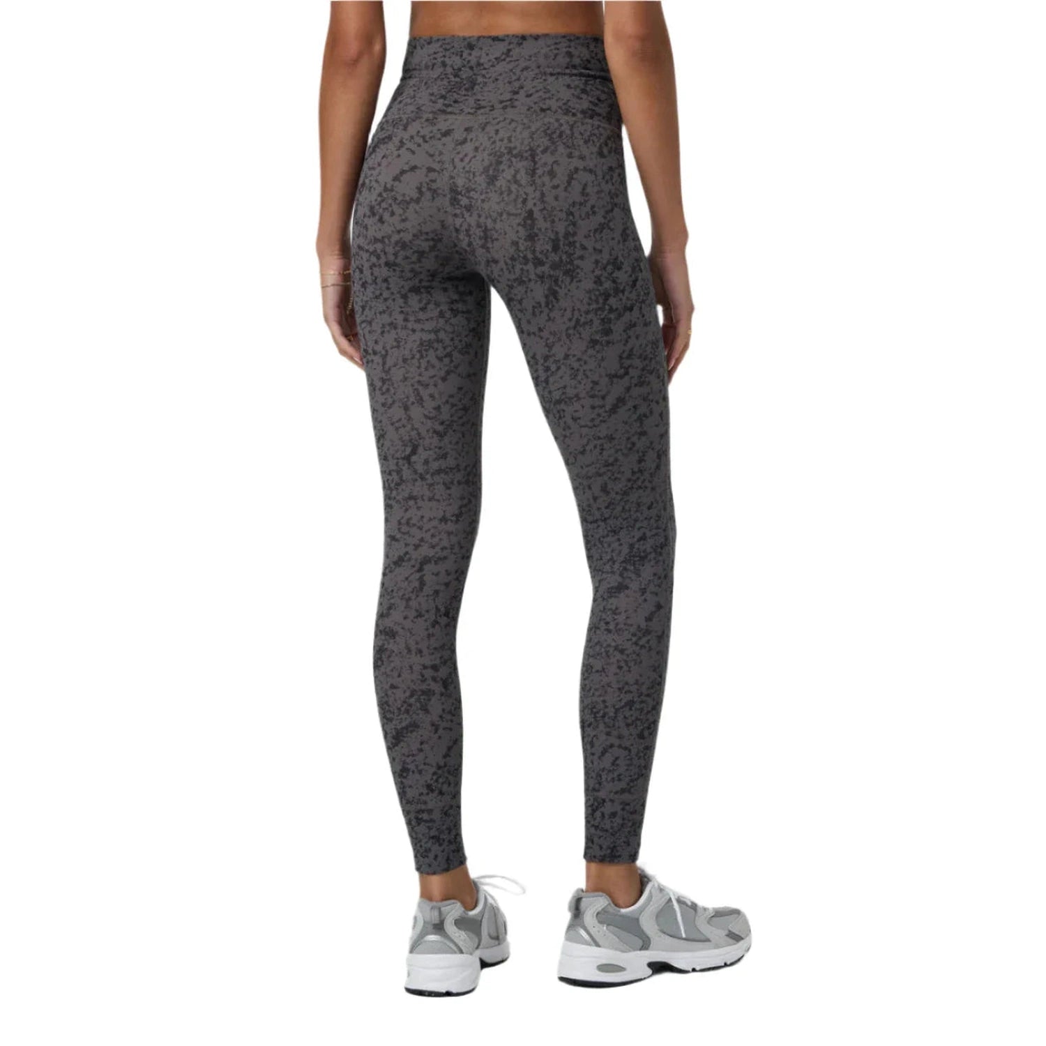 Vuori 02. WOMENS APPAREL - WOMENS PANTS - WOMENS PANTS LEGGINGS Women's Daily Legging CSU CHIA STUCCO