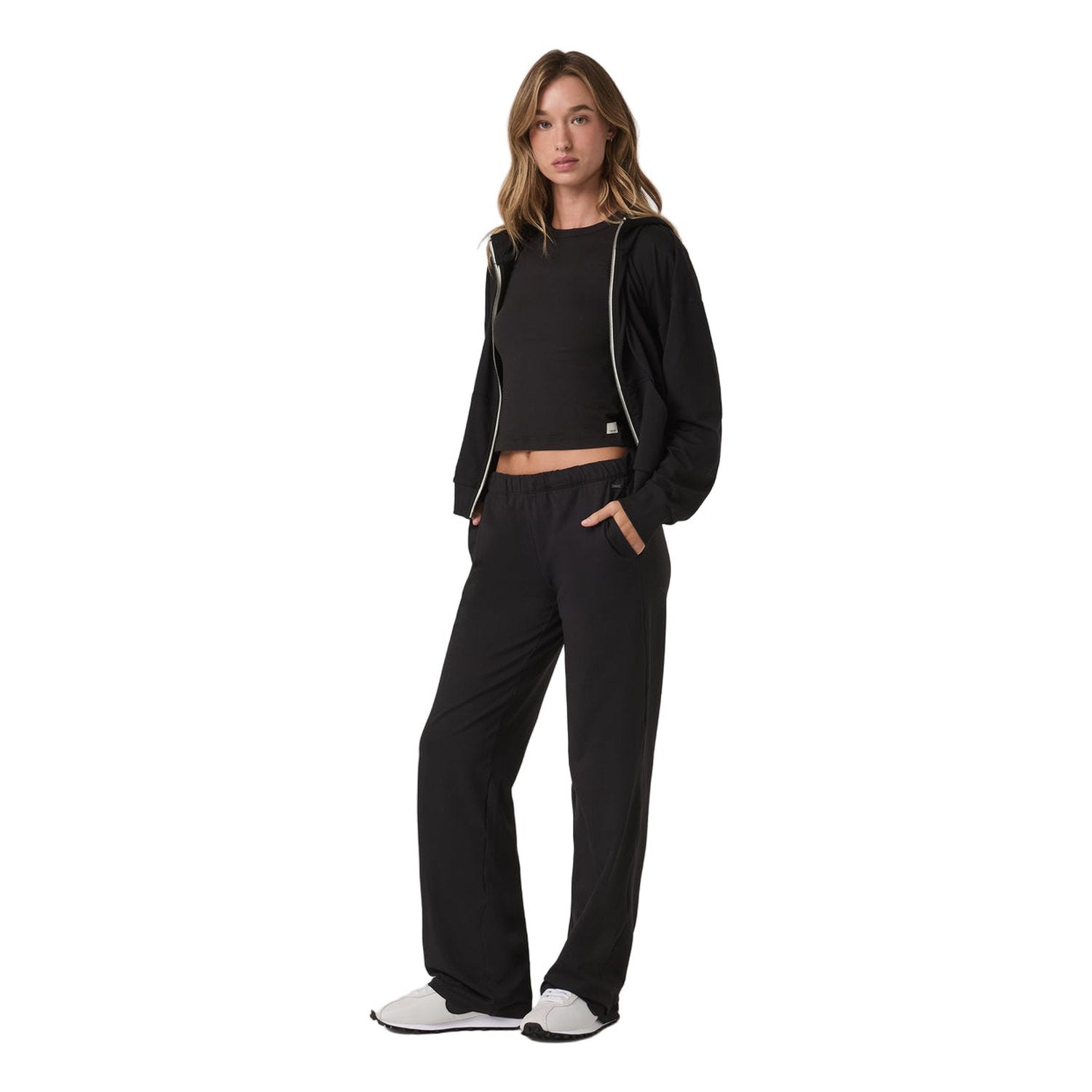 Vuori 02. WOMENS APPAREL - WOMENS PANTS - WOMENS PANTS CASUAL Women's Halo Modern Straight Leg Pant SBK SOLID BLACK