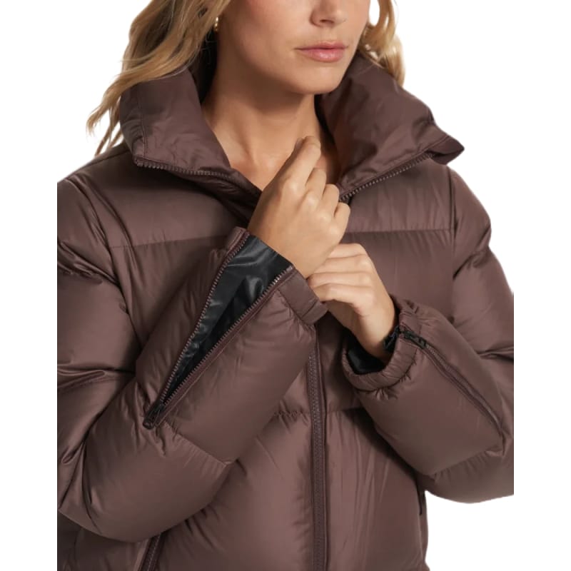 Vuori 02. WOMENS APPAREL - WOMENS JACKETS - WOMENS JACKETS INSULATED Women's Hillside Down Jacket MAH MAHOGANY