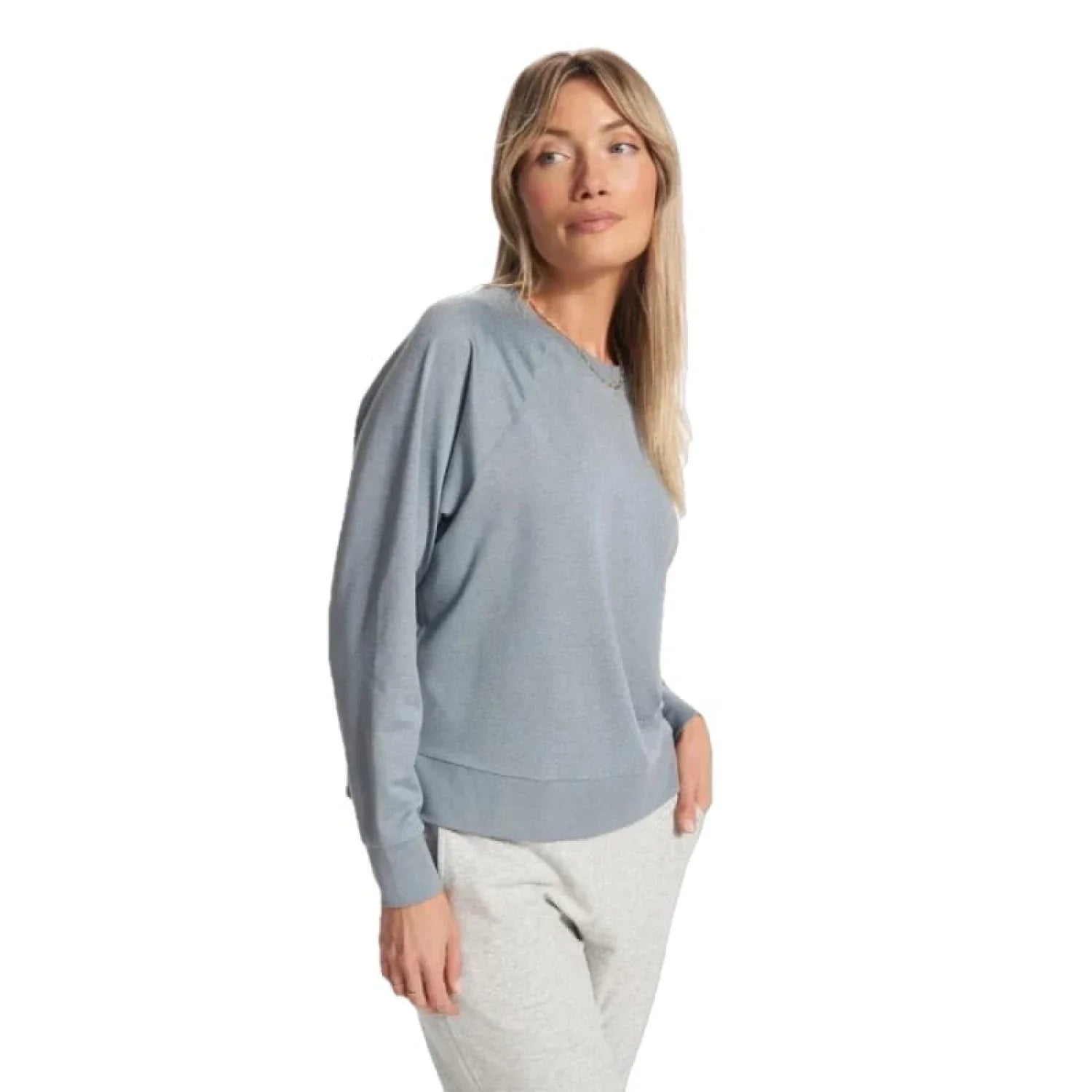 Vuori 02. WOMENS APPAREL - WOMENS HOODIES|SWEATERS - WOMENS PO SWEATERS Women's Long Sleeve Halo Crew HFT FLINT HEATHER