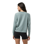 Vuori 02. WOMENS APPAREL - WOMENS HOODIES|SWEATERS - WOMENS PO SWEATERS Women's Long Sleeve Halo Crew HVP VINTAGE PISTACHIO HEATHER