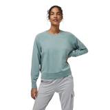 Vuori 02. WOMENS APPAREL - WOMENS HOODIES|SWEATERS - WOMENS PO SWEATERS Women's Long Sleeve Halo Crew HVP VINTAGE PISTACHIO HEATHER