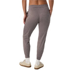 Vuori 02. WOMENS APPAREL - WOMENS PANTS - WOMENS PANTS LOUNGE Women's Performance Jogger HHB HUCKLEBERRY HEATHER
