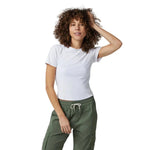 Vuori 02. WOMENS APPAREL - WOMENS SS SHIRTS - WOMENS SS CASUAL Women's Pose Fitted Tee SGL SEA GLASS