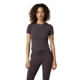 Vuori 02. WOMENS APPAREL - WOMENS SS SHIRTS - WOMENS SS CASUAL Women's Pose Fitted Tee SNG SANGRIA